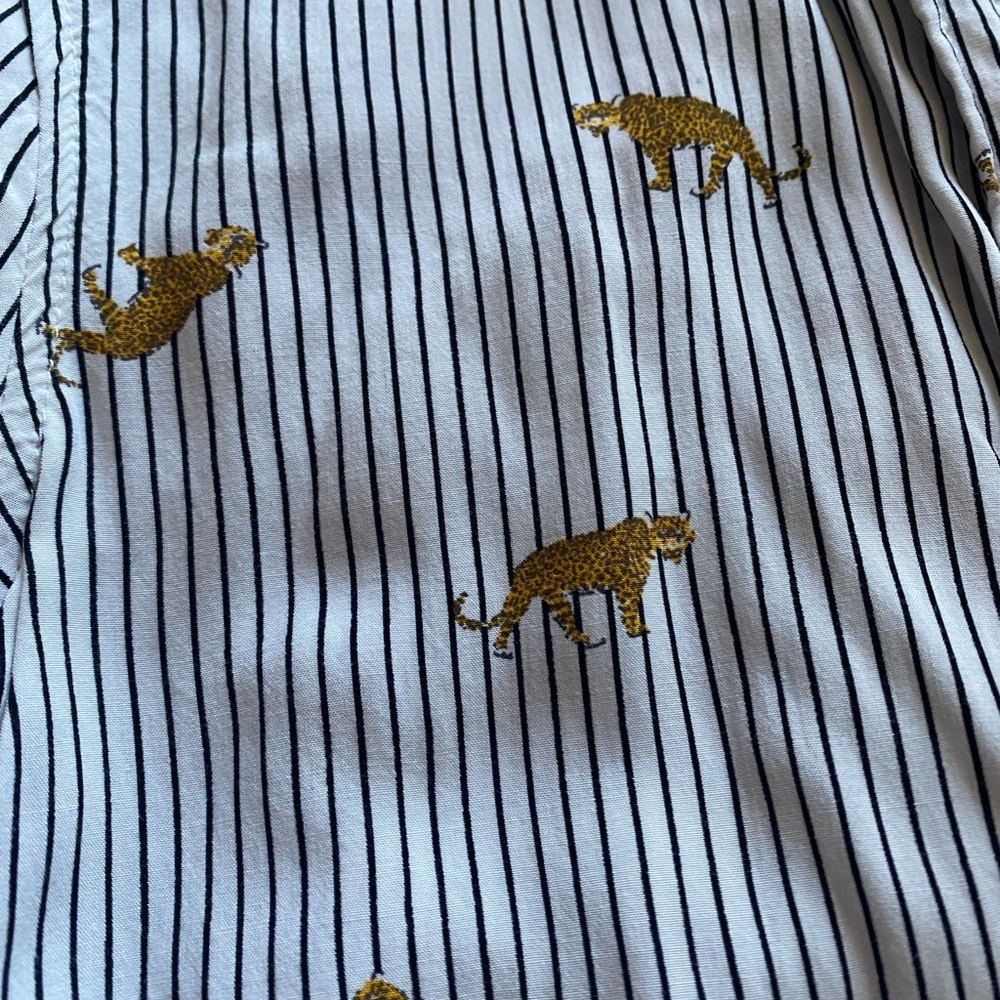 Leopard printed button down - Picture 3 of 3